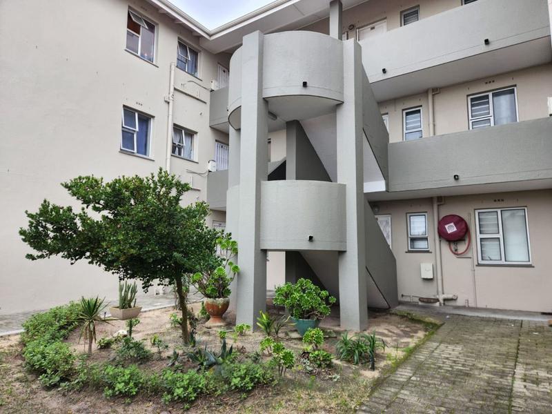 2 Bedroom Property for Sale in Oakglen Western Cape